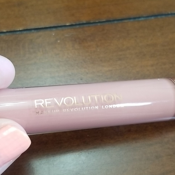 Makeup Revolution Other - 🙂 REVOLUTION LIPSTICK